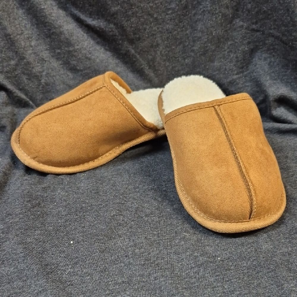 Target Kids 13/1 Faux Sherpa Slippers - NWOT